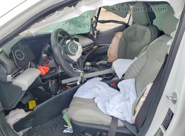 5NPLP4AG5NH082135 2022 HYUNDAI ELANTRA White Front interior view
