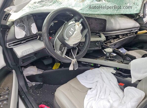 5NPLP4AG5NH082135 2022 HYUNDAI ELANTRA White Dashboard view