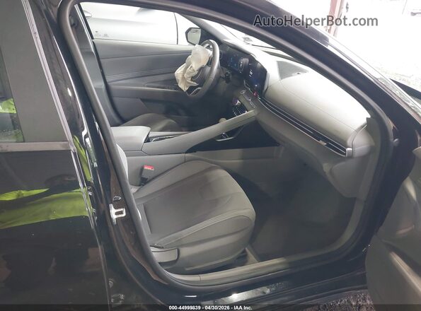 5NPLS4AG0PH086286 2023 HYUNDAI ELANTRA Черный Вид салона спереди