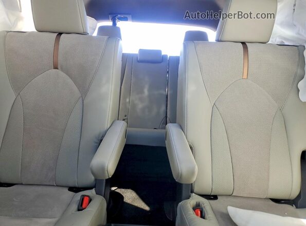 5TDADAB54SS018122 2025 TOYOTA HIGHLANDER HYBRID Gray Widok tylnych siedzeń