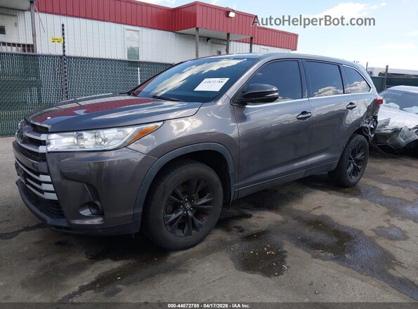 5TDBZRFH6JS892799 2018 TOYOTA LE Gray Vista tres cuartos delantera izquierda