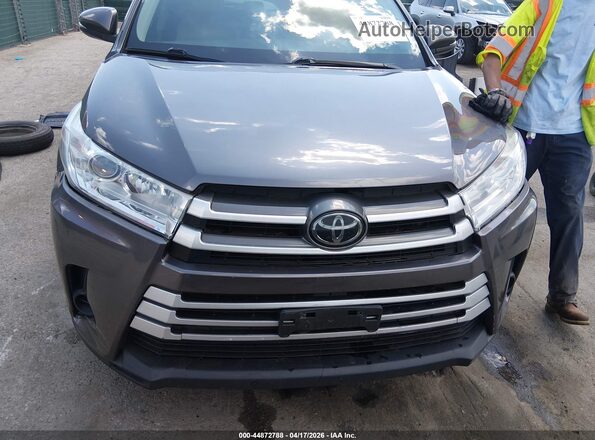 5TDBZRFH6JS892799 2018 TOYOTA LE Gray Vista interior trasera