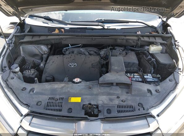 5TDBZRFH6JS892799 2018 TOYOTA LE Gray Vista trasera