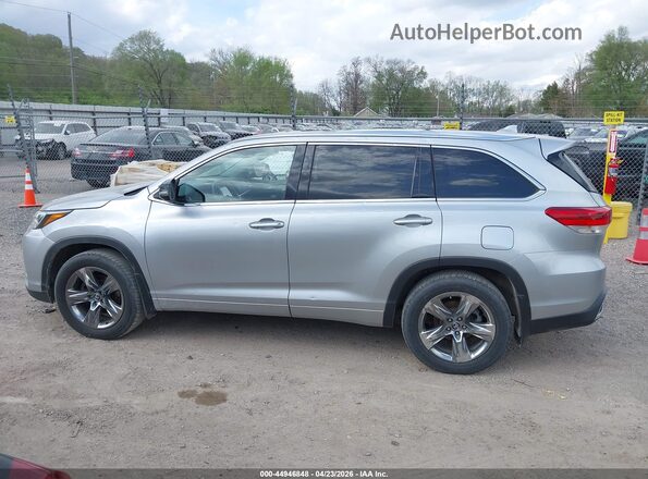 5TDDZRFH0JS876865 2018 TOYOTA LIMITED Silver 360 interior view