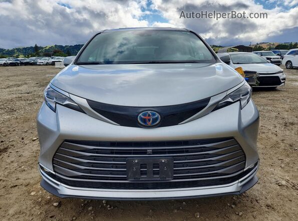 5TDERKEC8MS027038 2021 TOYOTA SIENNA Silver Դիմացի տեսք