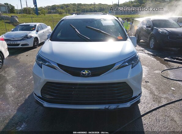 5TDESKFC0SS200745 2025 TOYOTA SIENNA White Widok wnętrza z tyłu