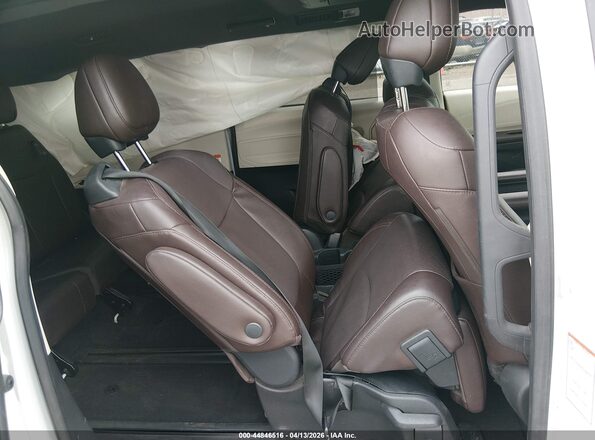 5TDESKFC4PS093285 2023 TOYOTA SIENNA White VIN კოდის სტიკერის ხედი