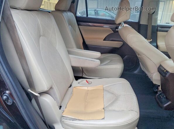 5TDFZRAH0MS082680 2021 TOYOTA HIGHLANDER Black 
