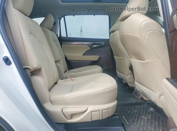 5TDFZRBH8MS102172 2021 TOYOTA HIGHLANDER White Вид задньої частини салону