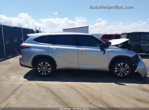 5TDGZRAH2MS538098 2021 TOYOTA LE Silver Вид задньої частини салону