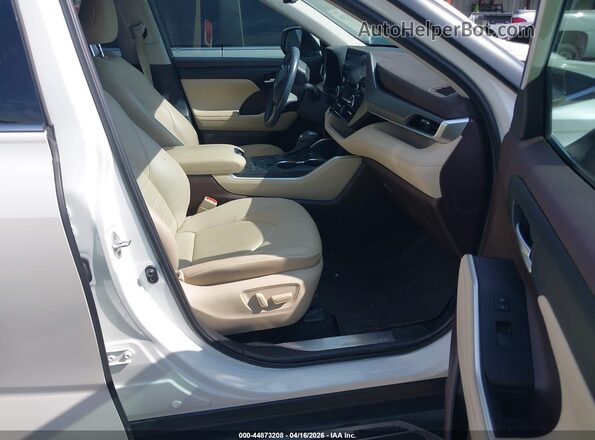 5TDGZRAH9LS028698 2020 TOYOTA LE White Вид салону спереду
