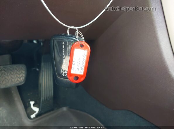 5TDGZRAH9LS028698 2020 TOYOTA LE White Вид панелі приладів