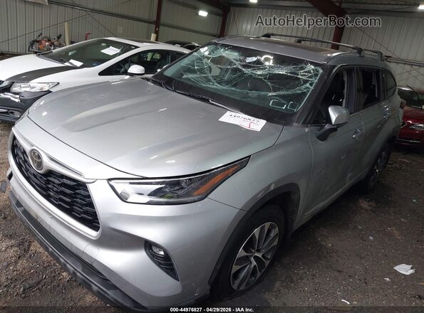 5TDGZRBH4MS103985 2021 TOYOTA LE Серебряный Передняя левая четверть
