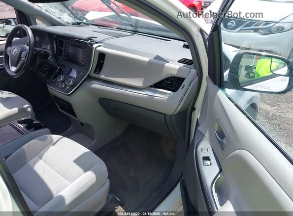 5TDJZ3DC8JS194274 2018 TOYOTA LE White Front interior view