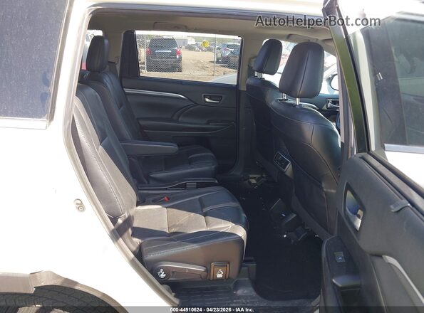 5TDJZRFH3JS536757 2018 TOYOTA HIGHLANDER White VIN կոդի պիտակի տեսք