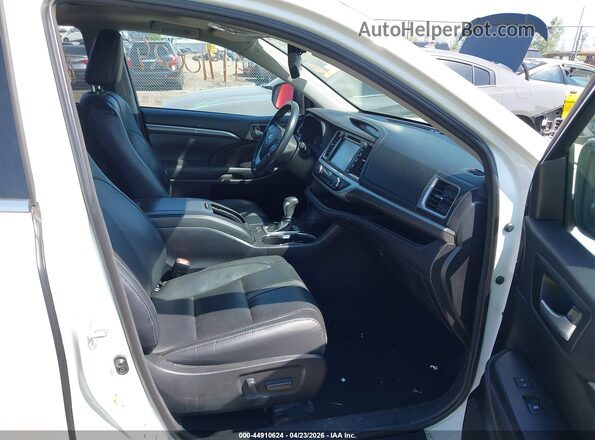 5TDJZRFH3JS536757 2018 TOYOTA HIGHLANDER White Սալոնի դիմացի տեսք