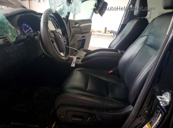 5TDJZRFH3JS539111 2018 TOYOTA LE Black Front interior view
