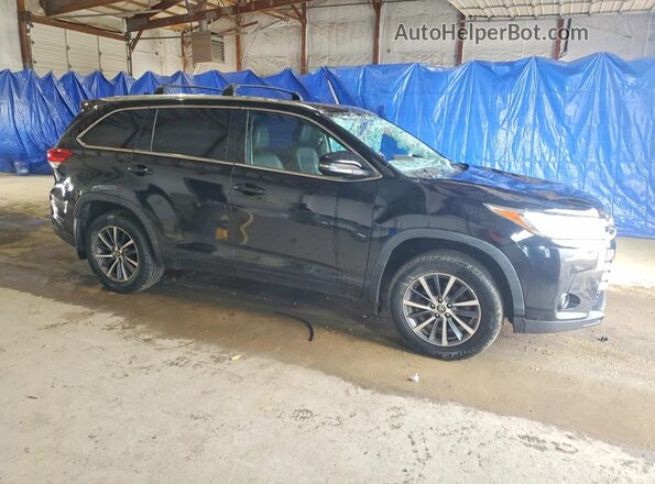 5TDJZRFH3JS539111 2018 TOYOTA LE Black Front right
