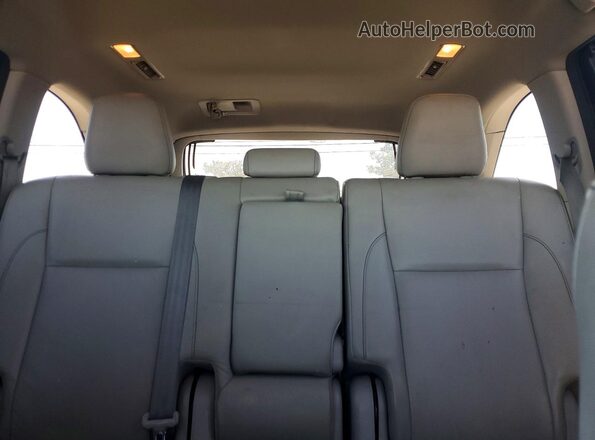 5TDJZRFH4JS528974 2018 TOYOTA LE White Հետևի նստատեղերի տեսք