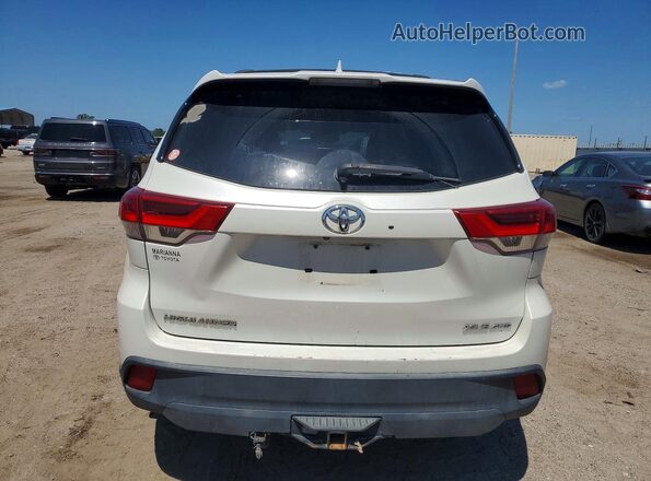 5TDJZRFH4JS528974 2018 TOYOTA LE White Հետևի տեսք