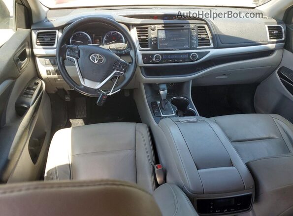 5TDJZRFH4JS528974 2018 TOYOTA LE White Առջևի վահանակի տեսք