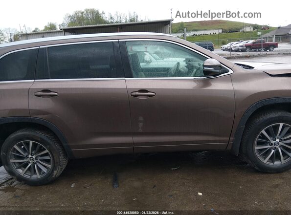 5TDJZRFH7JS866546 2018 TOYOTA LE Brown Widok wnętrza 360 stopni