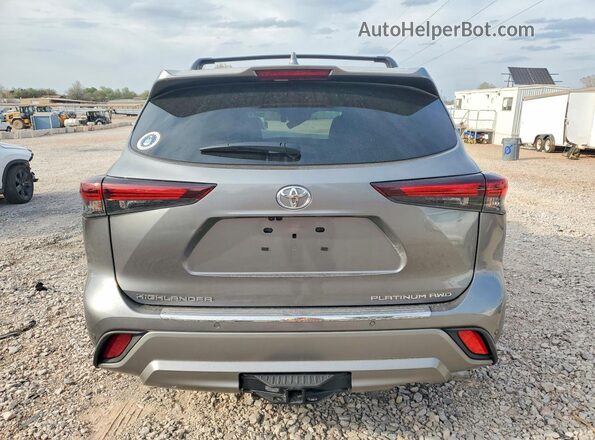 5TDKDRBH0SS583254 2025 TOYOTA HIGHLANDER Silver Rear view