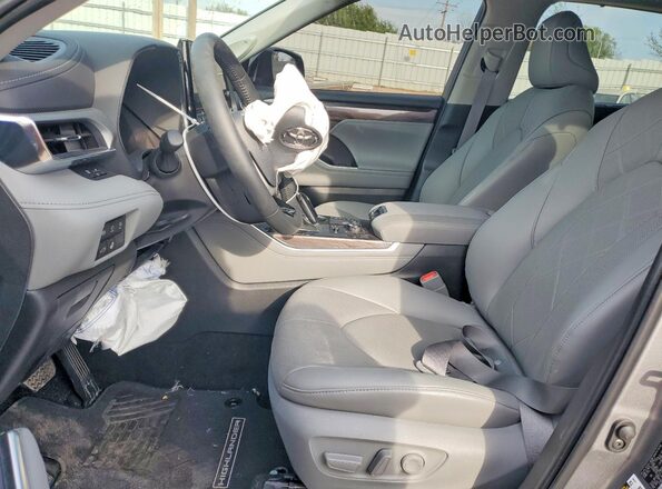 5TDKDRBH0SS583254 2025 TOYOTA HIGHLANDER Silver Front interior view