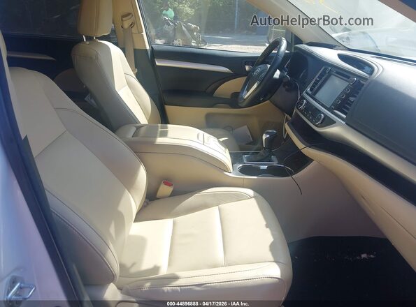 5TDKKRFH2GS175457 2016 TOYOTA LE Белый Вид салона спереди