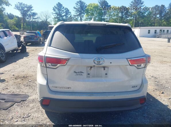 5TDKKRFH2GS175457 2016 TOYOTA LE Белый 