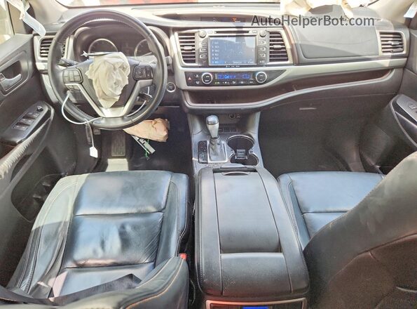 5TDKKRFH8GS145556 2016 TOYOTA LE Белый Вид панели приборов