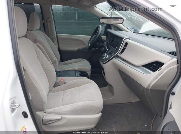 5TDKZ3DC8JS921658 2018 TOYOTA LE White Widok wnętrza z przodu