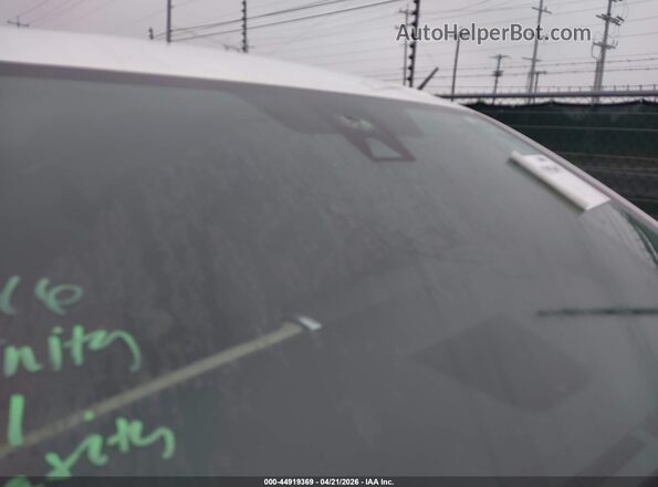 5TDKZ3DC8JS921658 2018 TOYOTA LE White 