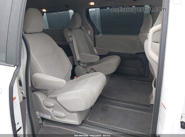5TDKZ3DC8JS921658 2018 TOYOTA LE White Widok naklejki z numerem VIN