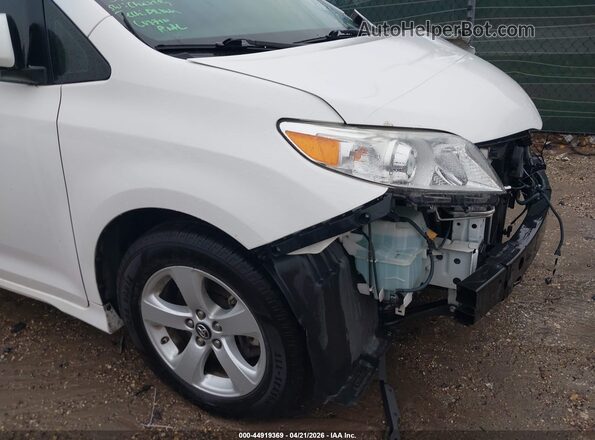 5TDKZ3DC8JS921658 2018 TOYOTA LE White 