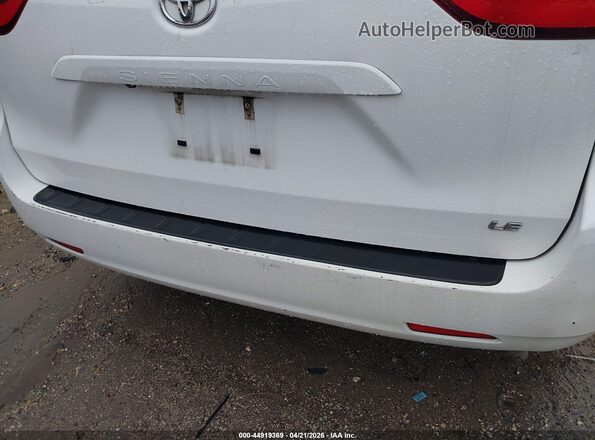 5TDKZ3DC8JS921658 2018 TOYOTA LE White 