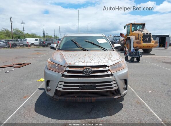 5TDKZRFH0KS567115 2019 TOYOTA LE Silver ხელსაწყოთა პანელის ხედი