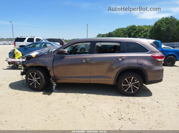 5TDKZRFH1JS247509 2018 TOYOTA LE Brown Սալոնի 360 աստիճան տեսք