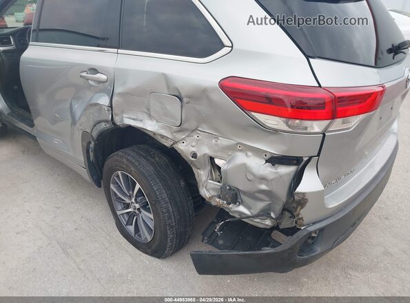 5TDKZRFH8JS534376 2018 TOYOTA LE Silver Front view