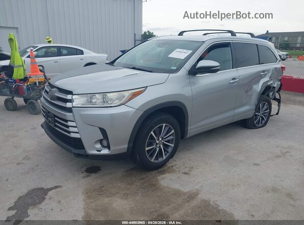 5TDKZRFH8JS534376 2018 TOYOTA LE Silver Front left