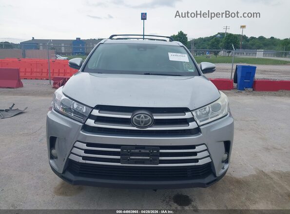 5TDKZRFH8JS534376 2018 TOYOTA LE Silver Rear interior view