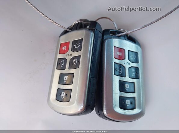 5TDXK3DC9GS749935 2016 TOYOTA SIENNA Silver Vista del salpicadero