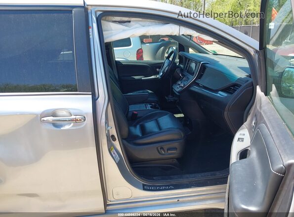5TDXK3DC9GS749935 2016 TOYOTA SIENNA Silver Vista interior delantera