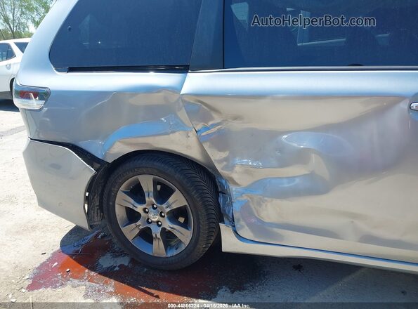 5TDXK3DC9GS749935 2016 TOYOTA SIENNA Silver Vista frontal