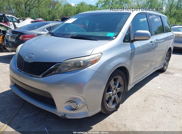 5TDXK3DC9GS749935 2016 TOYOTA SIENNA Silver Vista tres cuartos delantera izquierda