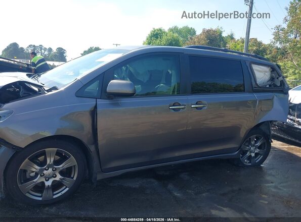 5TDXZ3DCXHS834697 2017 TOYOTA SIENNA Brown Widok wnętrza 360 stopni