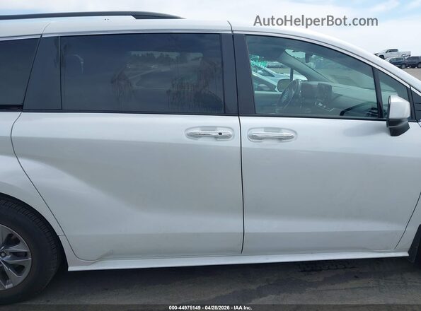 5TDYRKEC3NS134142 2022 TOYOTA LE White 