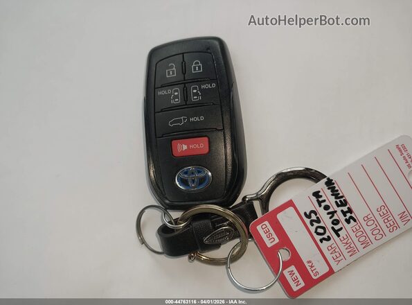 5TDYSKFC4SS208747 2025 TOYOTA LE Серый Вид панели приборов
