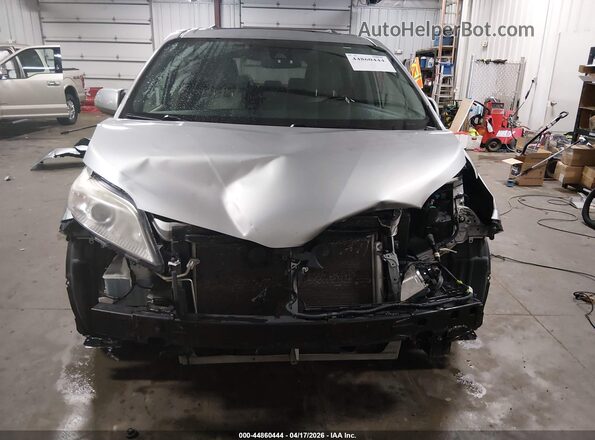 5TDYZ3DC2LS053735 2020 TOYOTA LE Silver Սալոնի հետևի տեսք