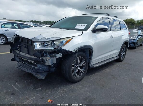 5TDZARFH2JS037085 2018 TOYOTA LE White Przód lewy